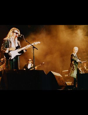 Dave Stewart and Annie Lennox performing as Eurythmics